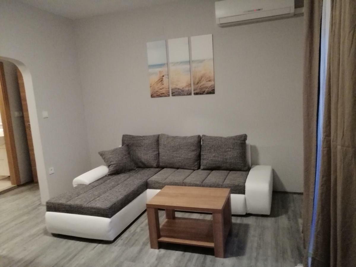 Apartmani Simon โลปาร์ ภายนอก รูปภาพ