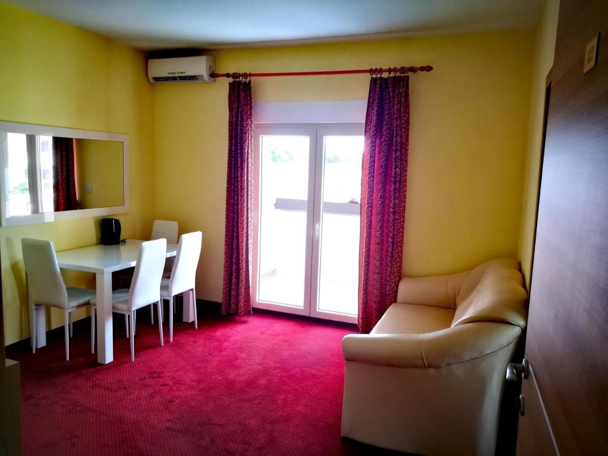 Apartmani Simon โลปาร์ ภายนอก รูปภาพ